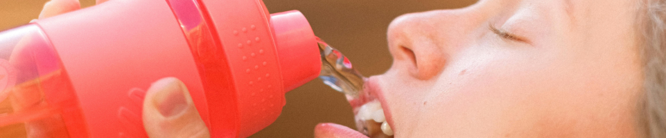 LLEVA TU BOTELLA DE AGUA CONTIGO Y CUÁNDO HIDRATARTE