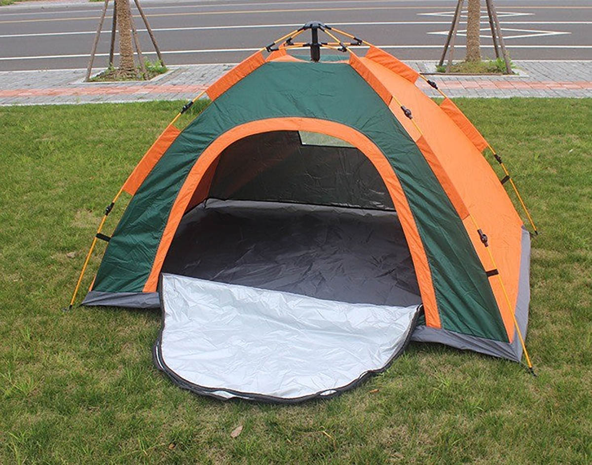 Interior tienda de campaña naranja